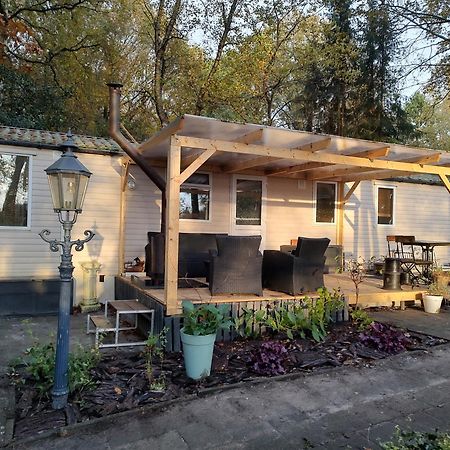 Chalet Met Veranda Aan Bosrand Vledder Εξωτερικό φωτογραφία