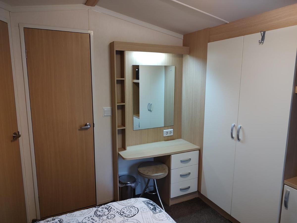 Chalet Met Veranda Aan Bosrand Vledder Εξωτερικό φωτογραφία