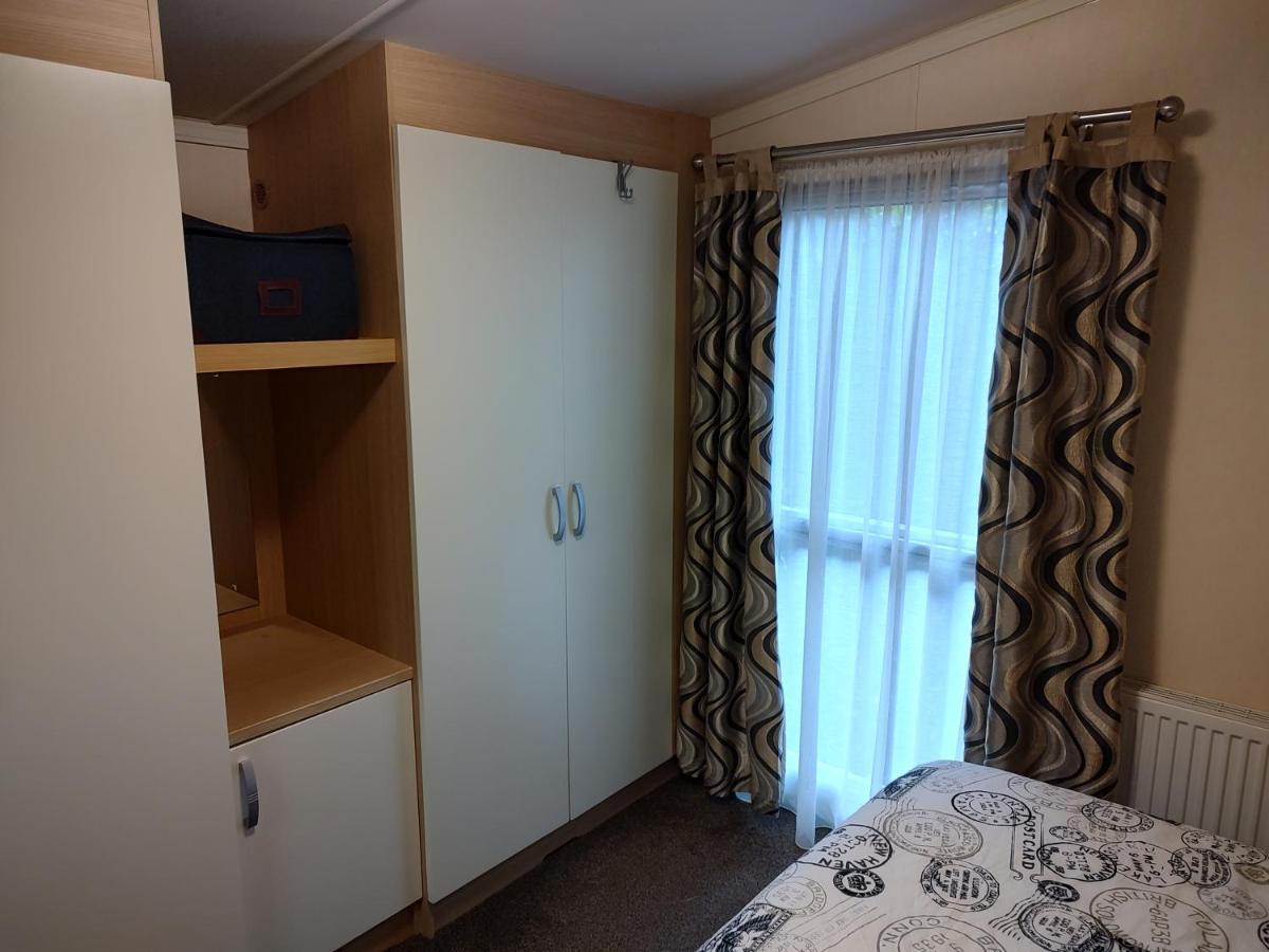 Chalet Met Veranda Aan Bosrand Vledder Εξωτερικό φωτογραφία