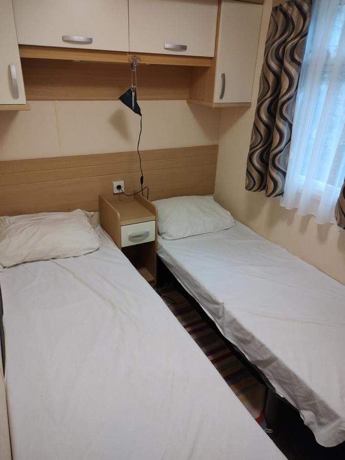 Chalet Met Veranda Aan Bosrand Vledder Εξωτερικό φωτογραφία