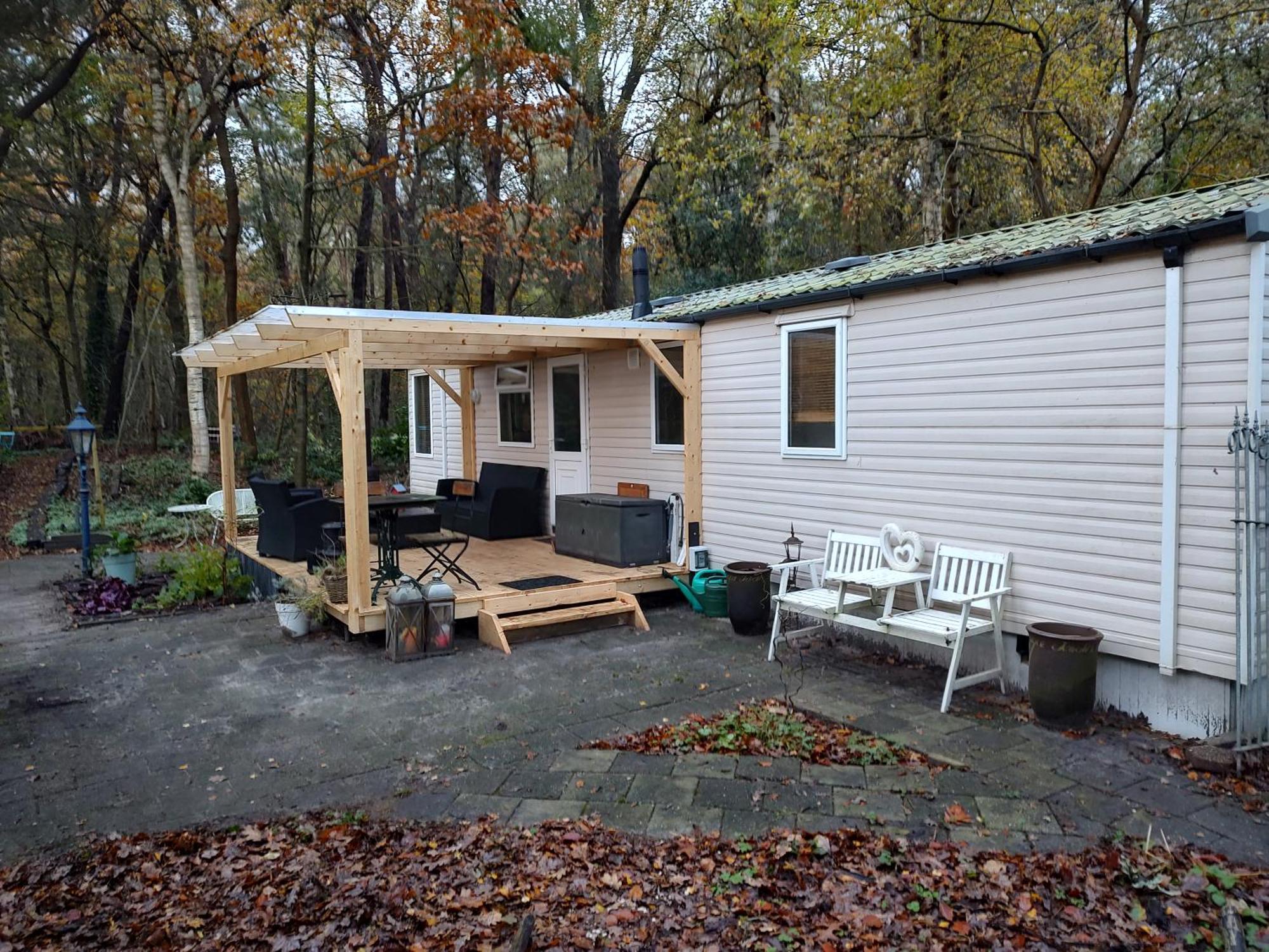 Chalet Met Veranda Aan Bosrand Vledder Εξωτερικό φωτογραφία