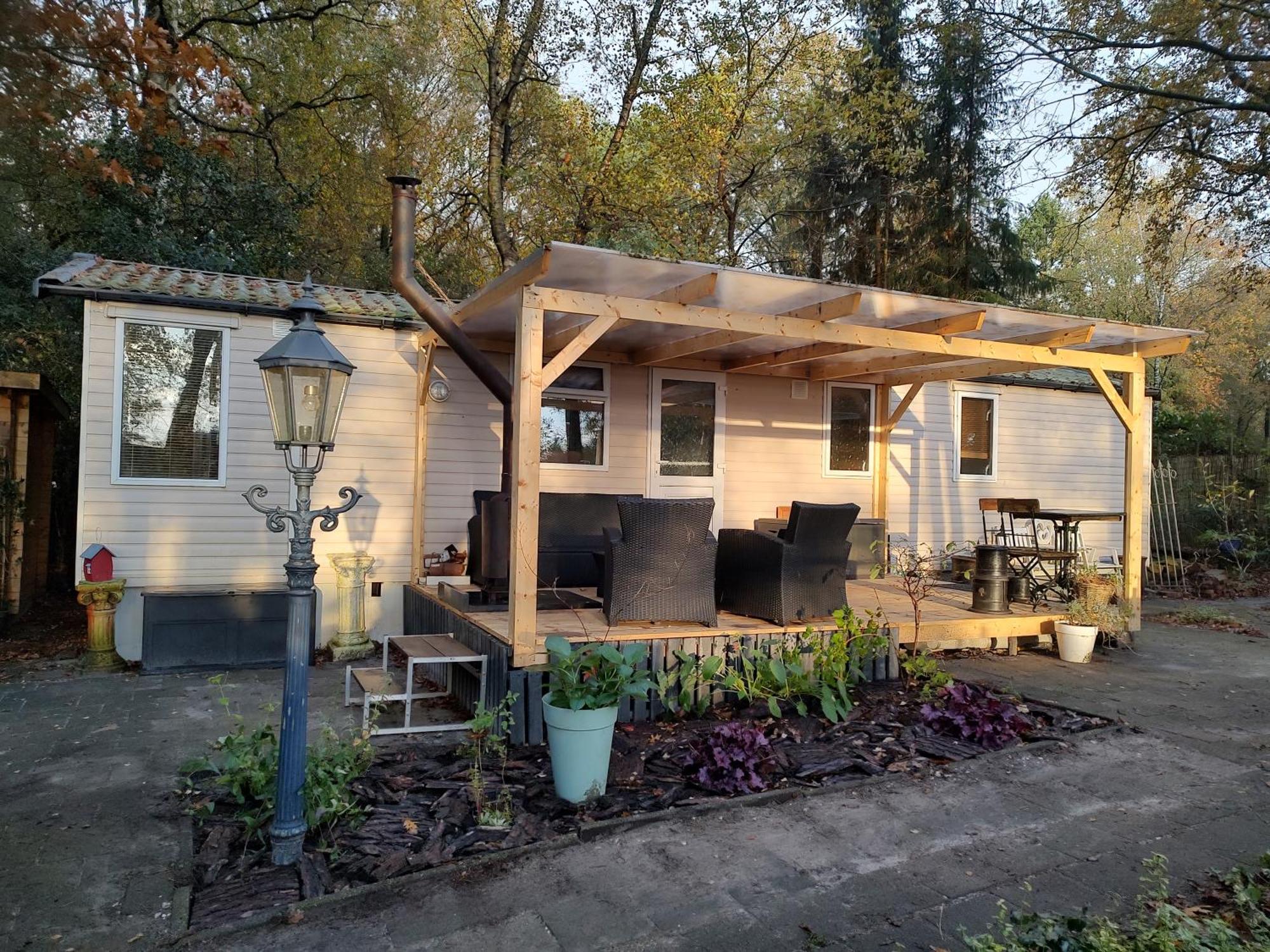 Chalet Met Veranda Aan Bosrand Vledder Εξωτερικό φωτογραφία